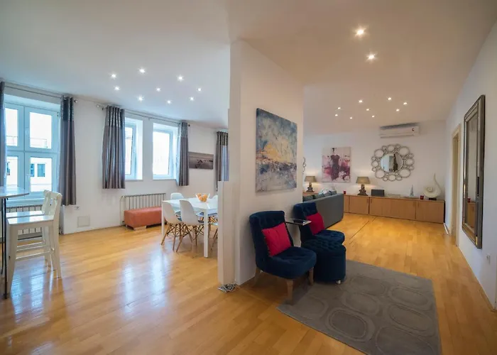 Octogon Apartment