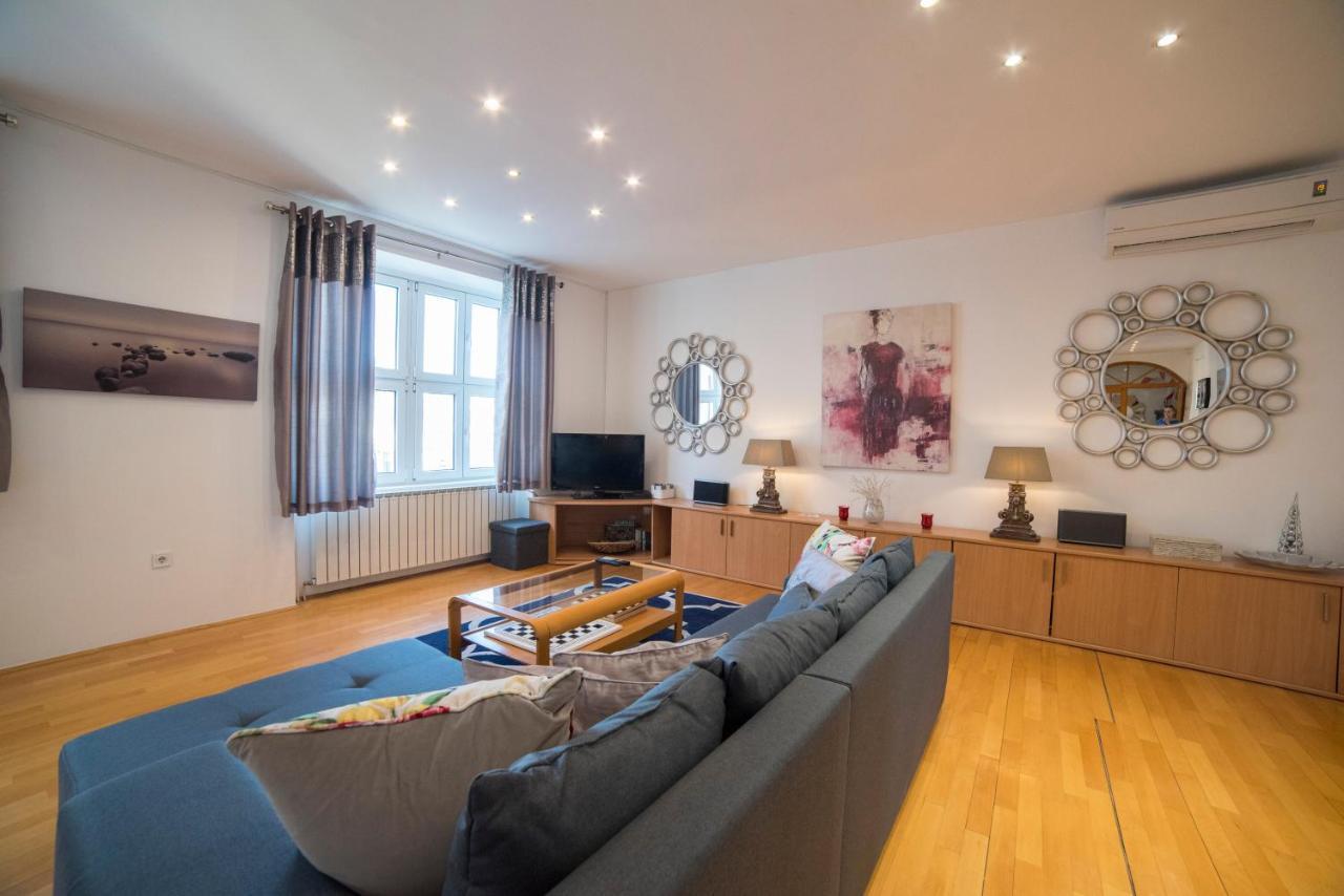 Octogon Apartment