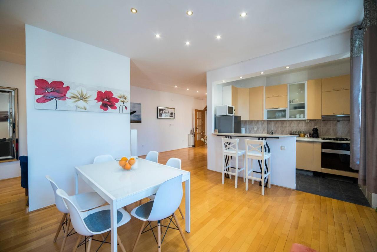 Octogon Apartment
