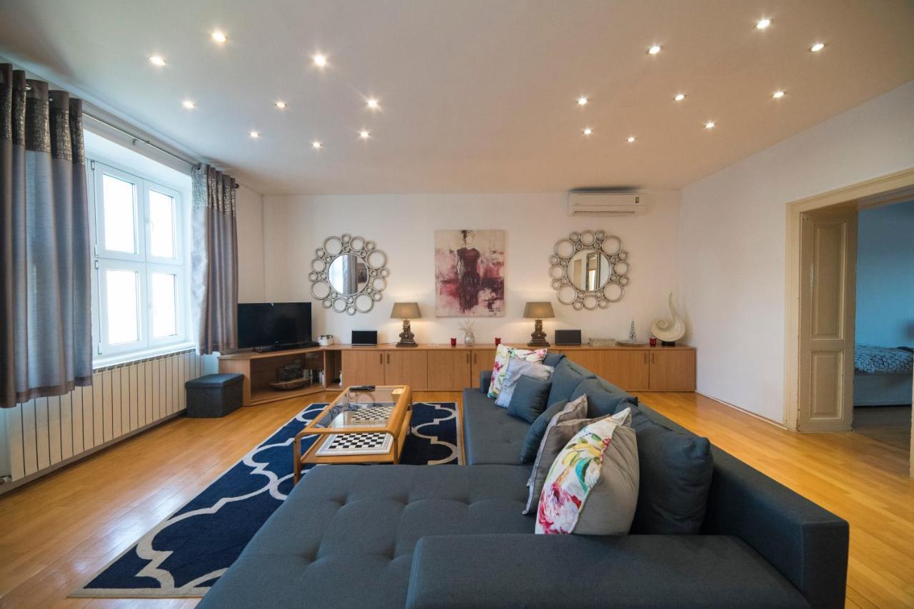 Octogon Apartment *