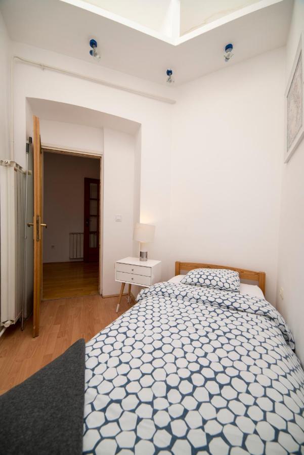 Octogon Apartment *