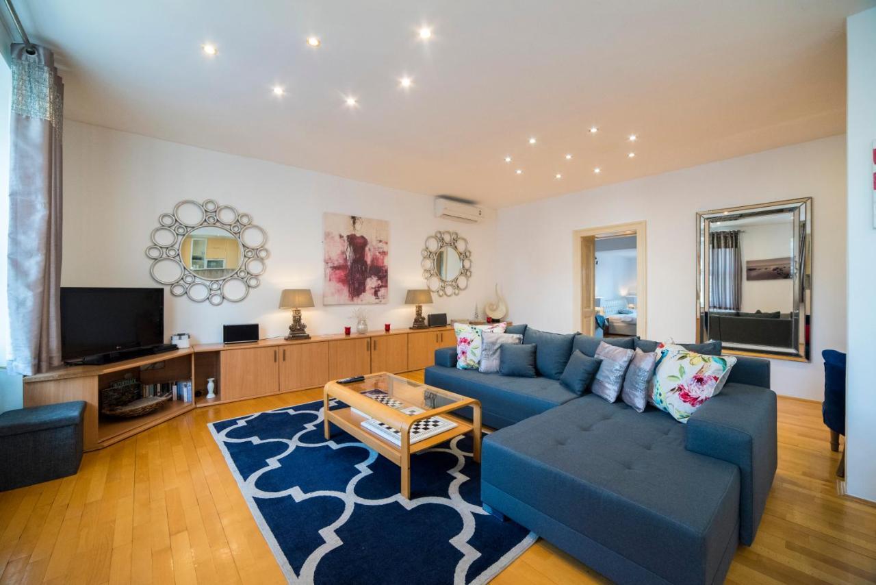 Octogon Apartment *